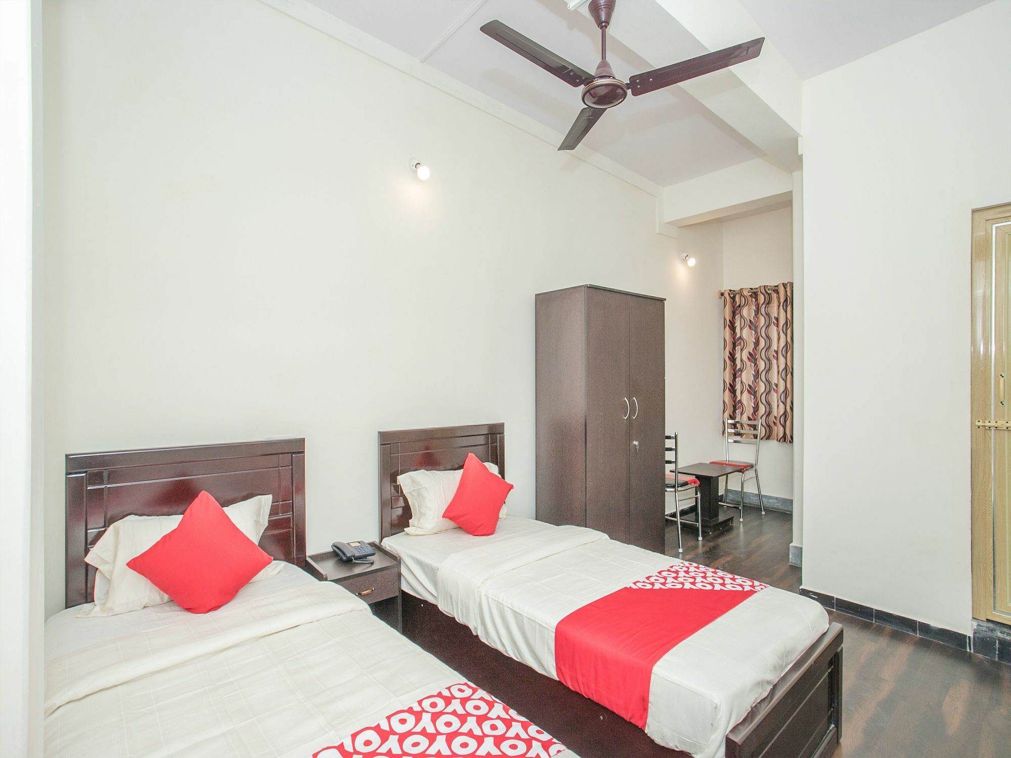 Oyo 14430 Sunshine Grand Bangalore Exterior foto
