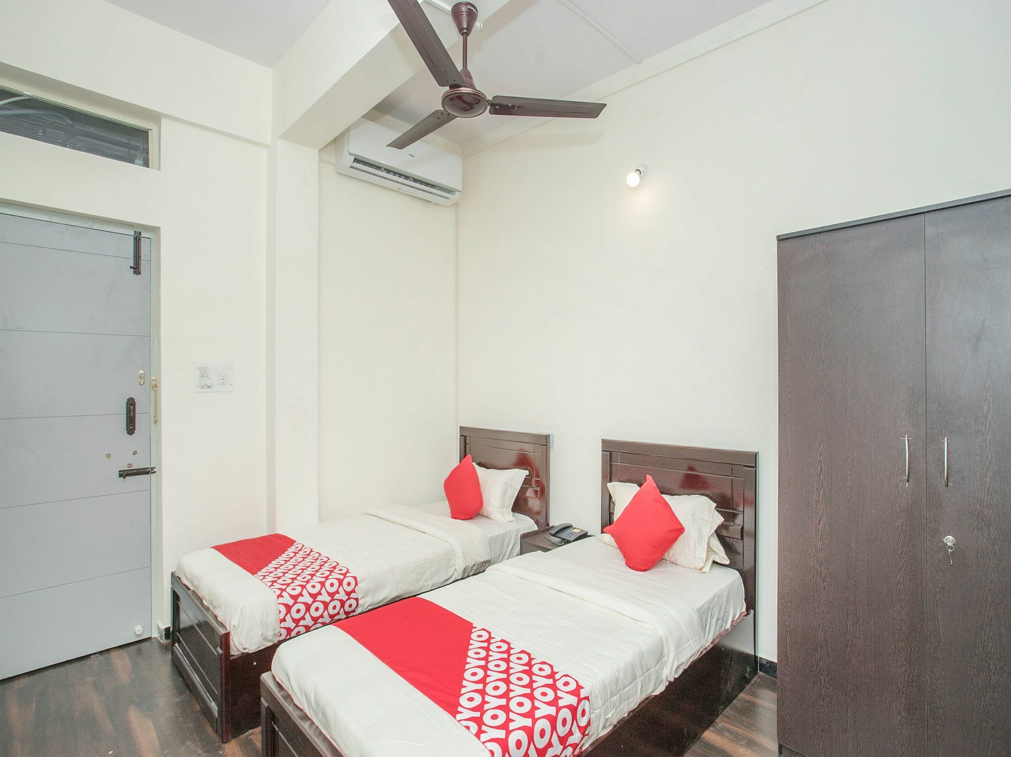 Oyo 14430 Sunshine Grand Bangalore Exterior foto