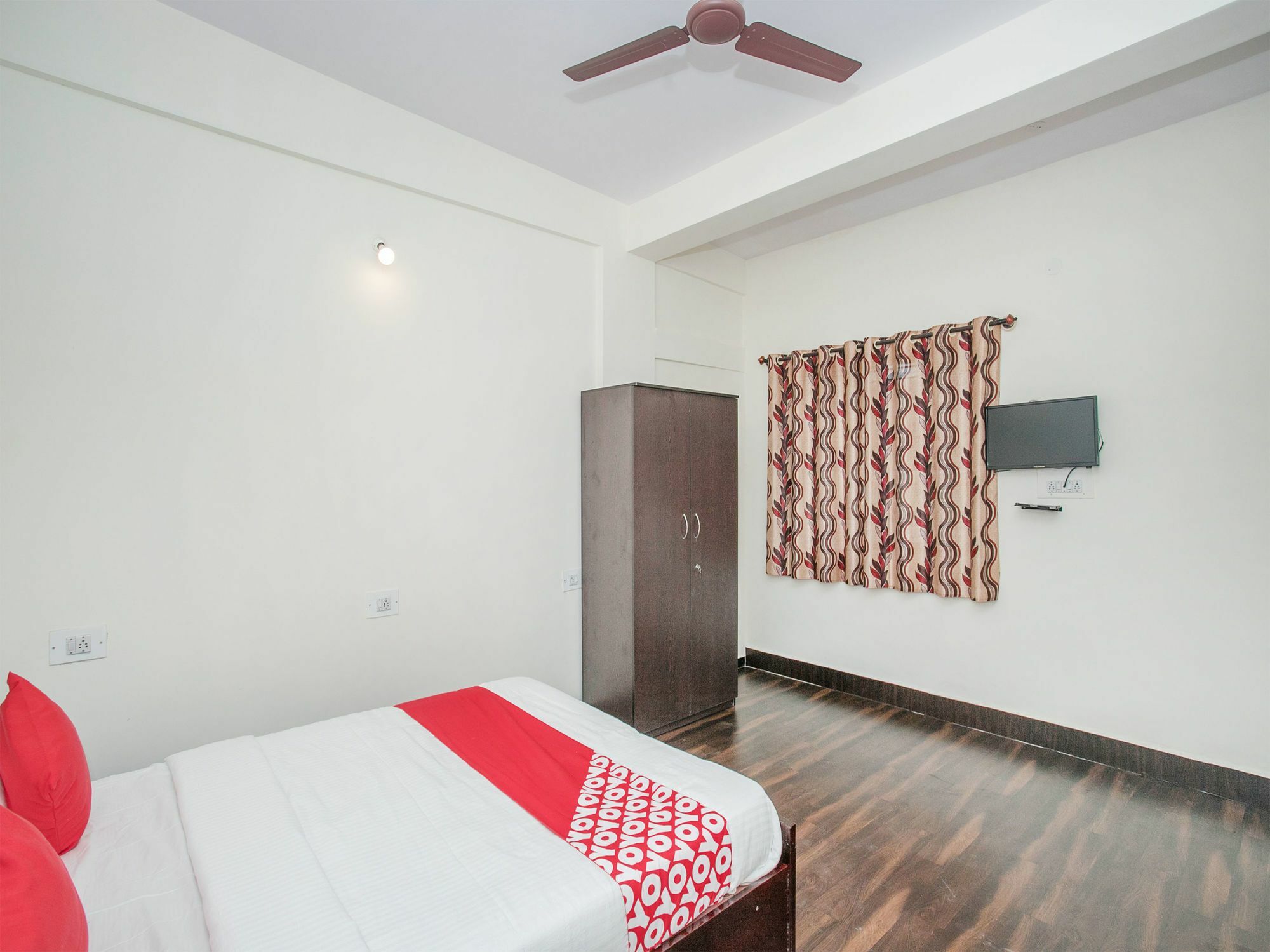 Oyo 14430 Sunshine Grand Bangalore Exterior foto